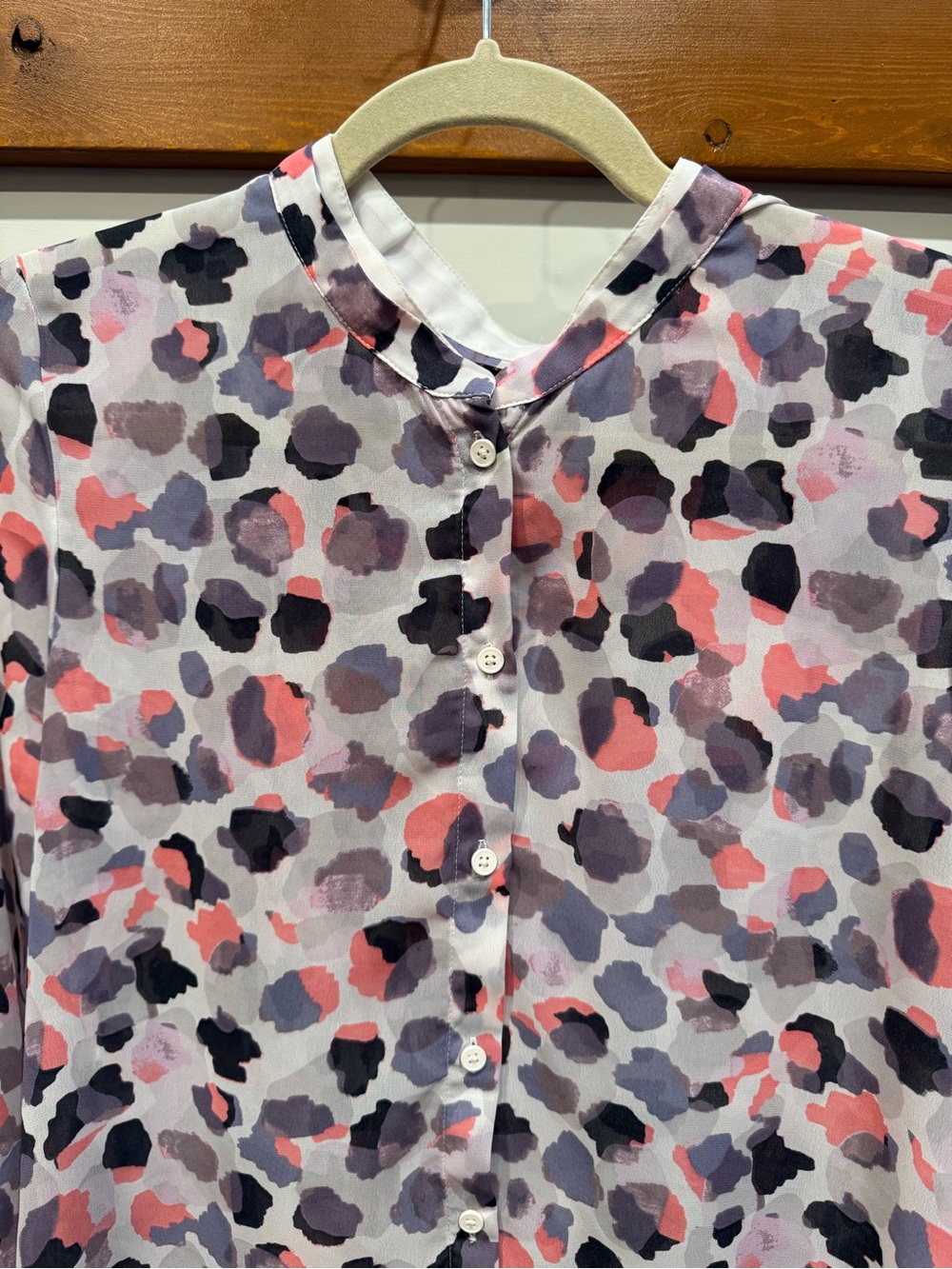 Banana Republic Women’s Coral Pink, Gray & Black Floral Spot Button-Front Top